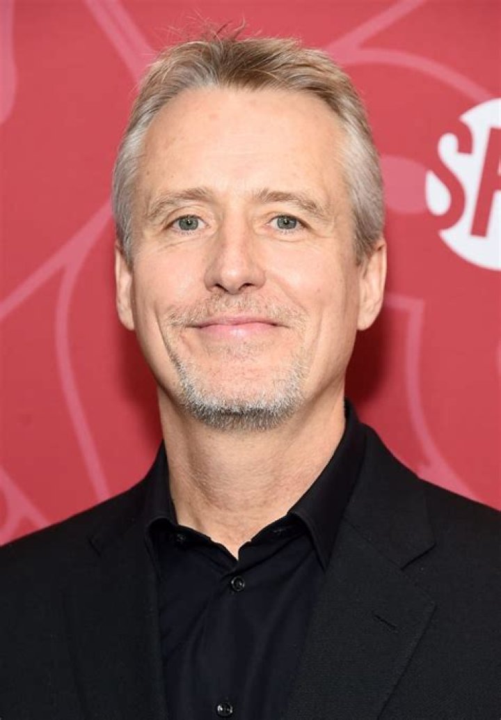 Linus Roache Bio, Wiki, Age, Family, Husband, Vikings, Batman, Movies, Tv Shows, and Net Worth.