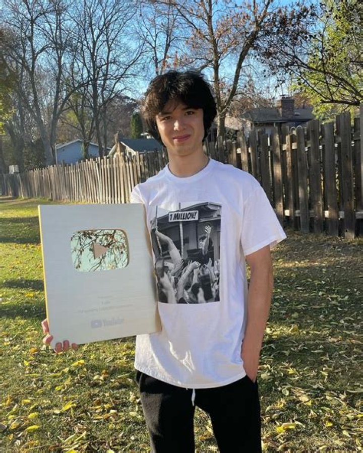 Lofe Height, Weight, Net Worth, Age, Birthday, Wikipedia, Who, Instagram, Biography