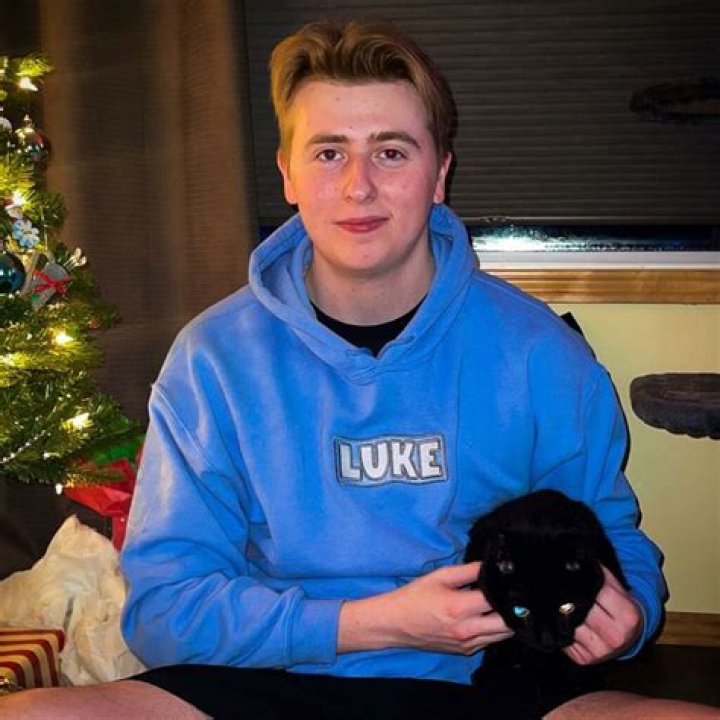 Luke Davis Net Worth