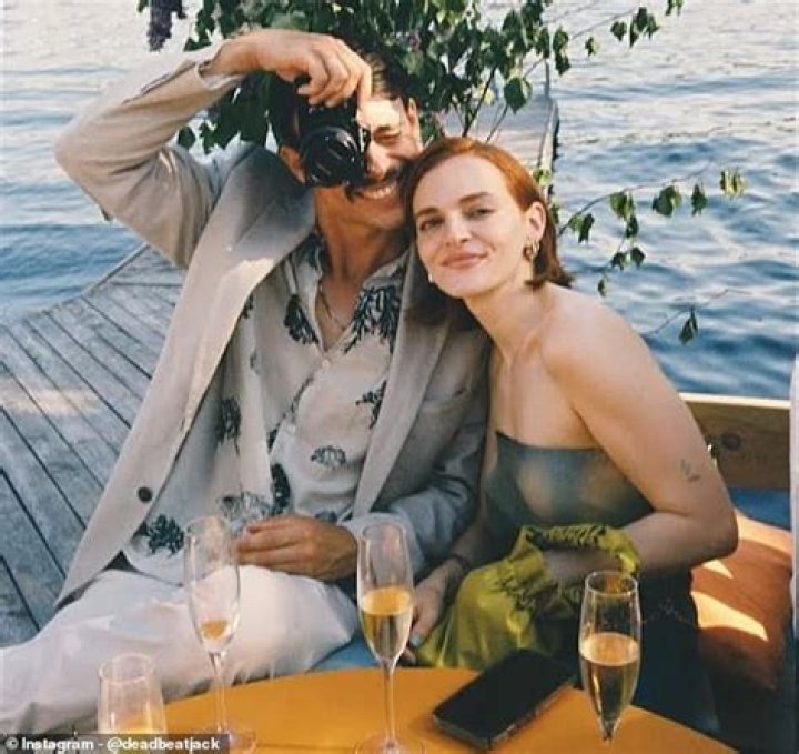 Madeline Brewer: dating, net worth, tattoos, smoking & body measurements