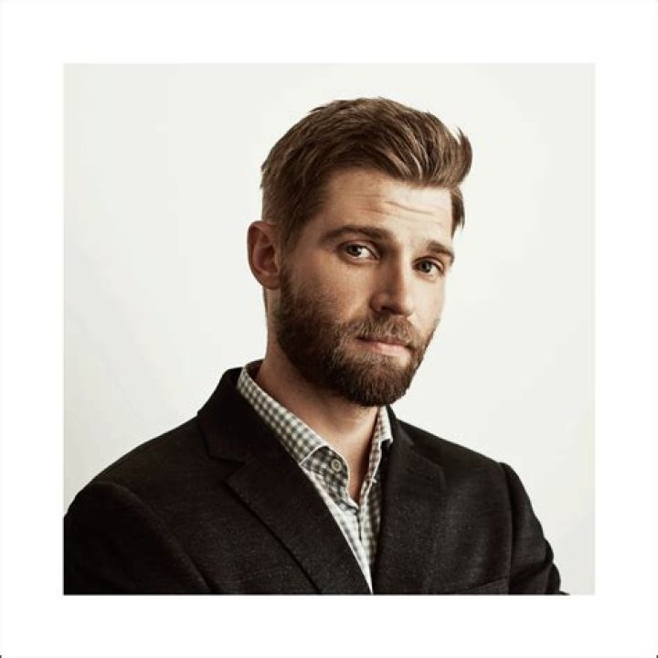 Mike Vogel Height, Weight, Net Worth, Age, Birthday, Wikipedia, Who, Nationality, Biography