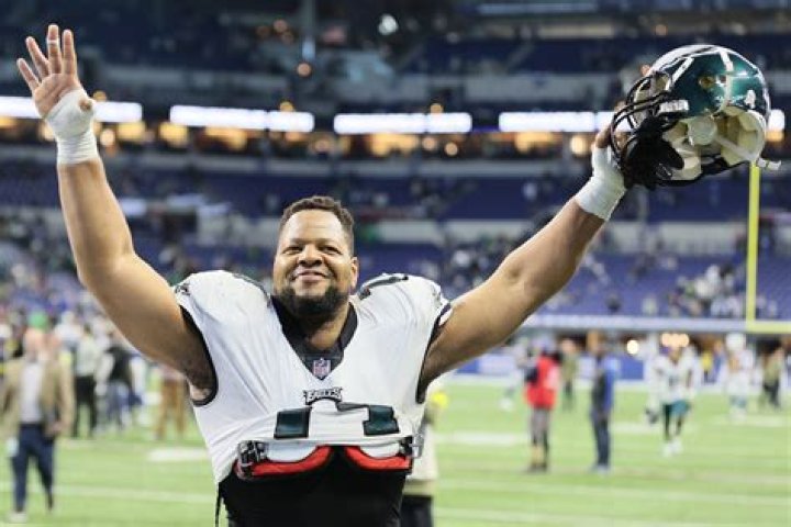 Ndamukong Suh Height, Weight, Net Worth, Age, Birthday, Wikipedia, Who, Nationality, Biography