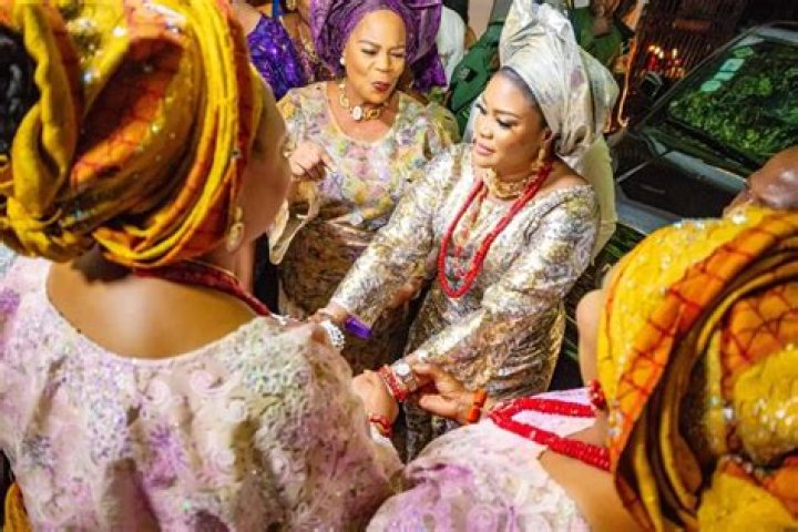 
Ooni Of Ife’s New Wife, Olori Mariam Steals The Spotlight On Dance Floor With Shina Peters 