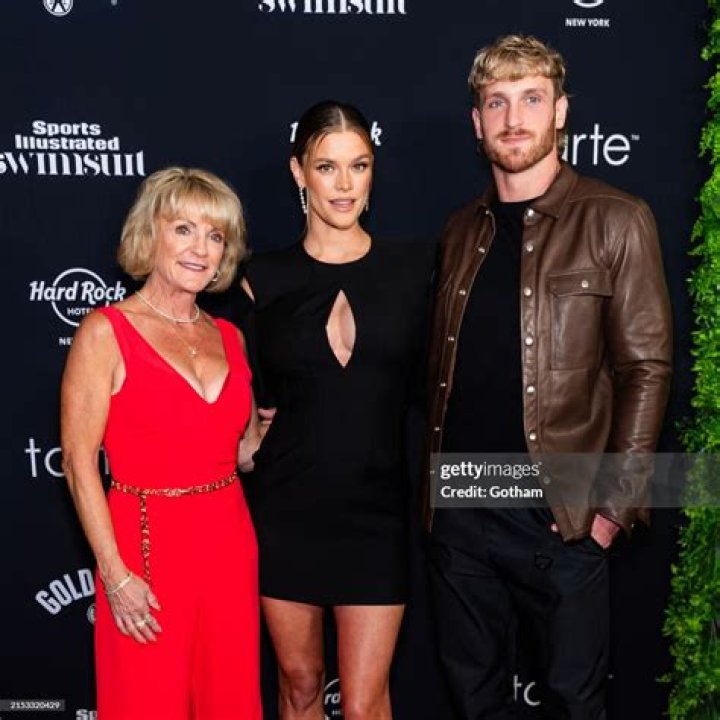 Pamela Ann Stepnick Bio, Wiki, Age, Family, Husband, YouTuber and Net Worth