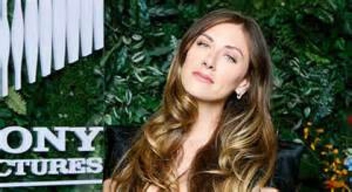 Perry Mattfeld Height, Weight, Measurements, Bra Size, Shoe Size