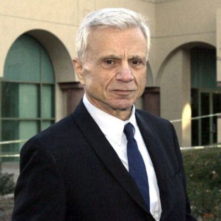
Robert Blake Wiki: What’s His Ethnicity? Religion And Net Worth Before Death 