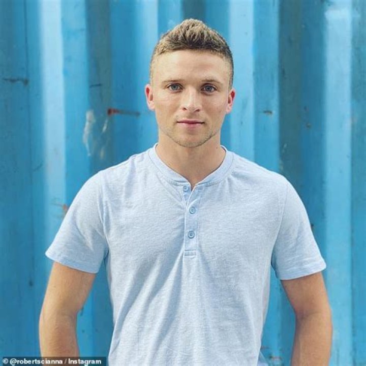 
Robert Scianna Height, Weight, Net Worth, Age, Birthday, Wikipedia, Who, Instagram, Biography 