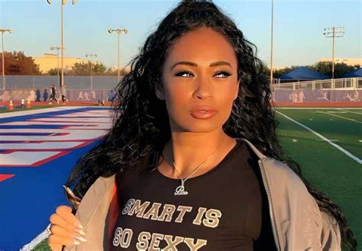 Sarah Sanders Ode Net Worth