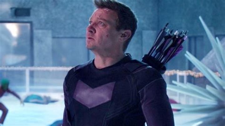 
Scarlett Johansson Shocked That Marvel Let Jeremy Renner Wear ‘Hawkeye’ Suit For Halloween 