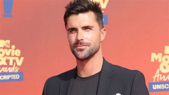 
Selling the OC Star Tyler Stanaland Lives With An Autoimmune Disease 