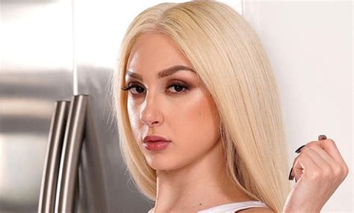 Skylar Vox Bio, Wiki, Age, Height, Parents, Boyfriend, and Net Worth