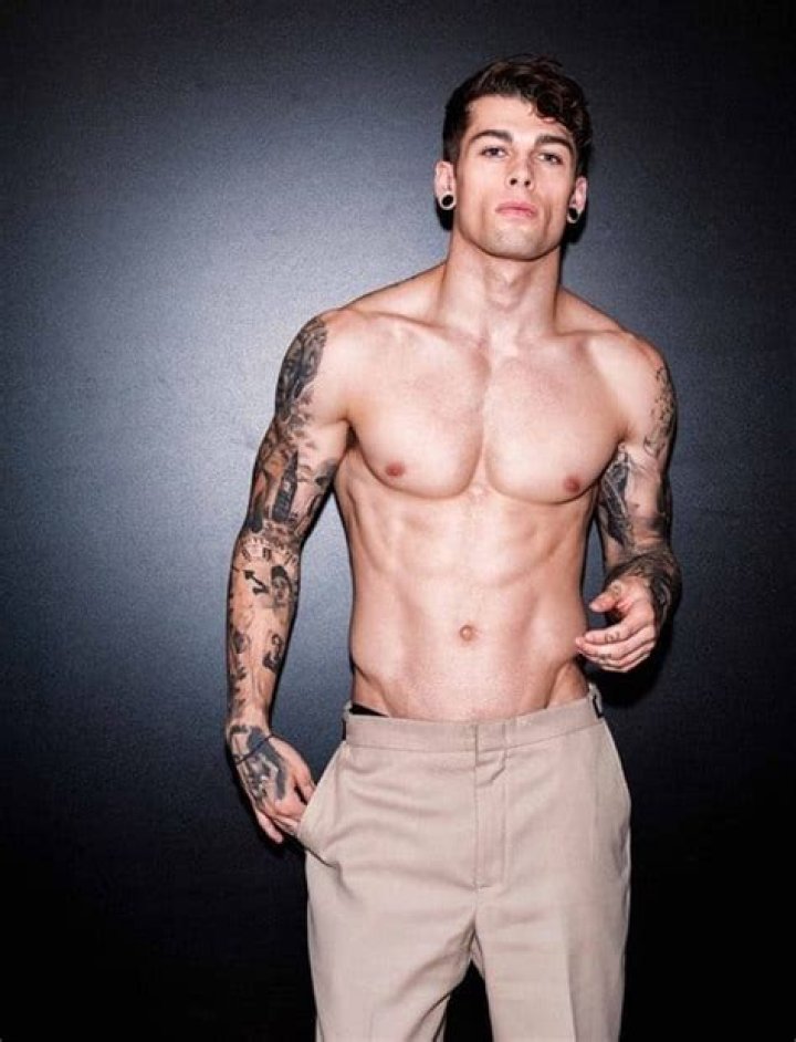 Stephen James (British Model) Wiki, Biography, Age, Net Worth, Salary, Height, Dating, Religion