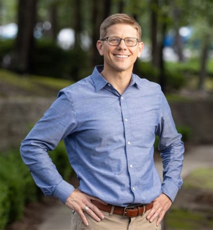 Steve Larsen Net Worth