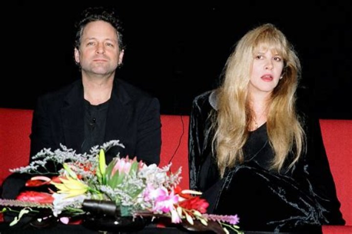 Stevie Nicks: dating, net worth, tattoos, smoking & body measurements