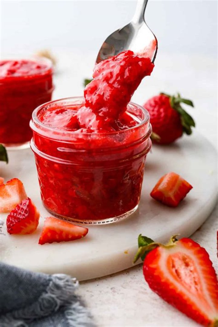 Strawberry Sauce {Quick & Easy}