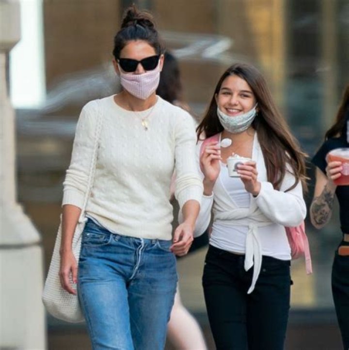 Suri Cruise Biography , Age, Height, Instagram & Wikipedia: Katie Holmes’ Daughter