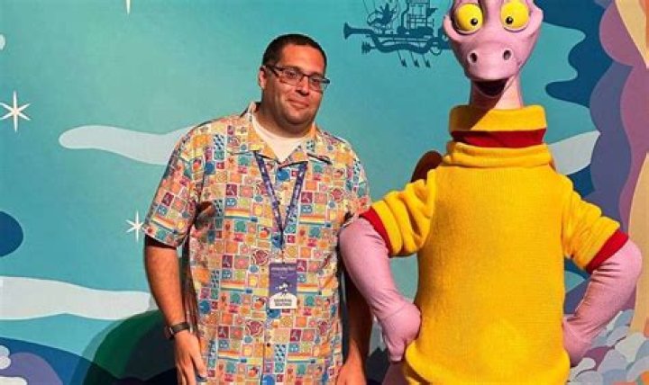 Tom Corless Net Worth