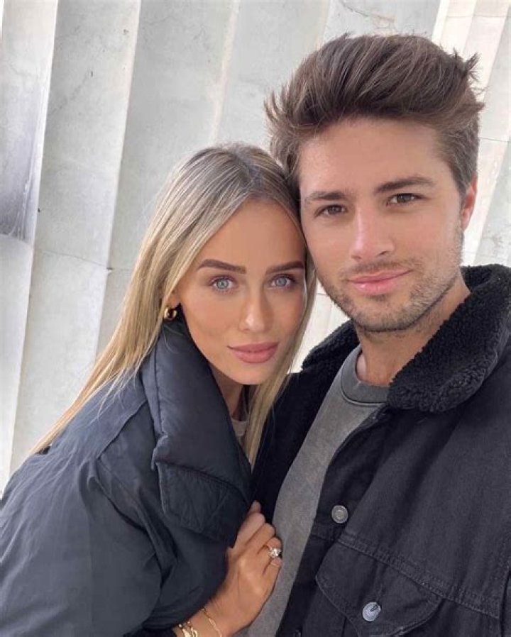 Travis Burns Height, Weight, Body Measurements, Shoe Size