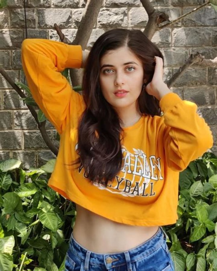 Urvi Kar Chaudhary Height, Weight, Net Worth, Age, Birthday, Wikipedia, Who, Nationality, Biography