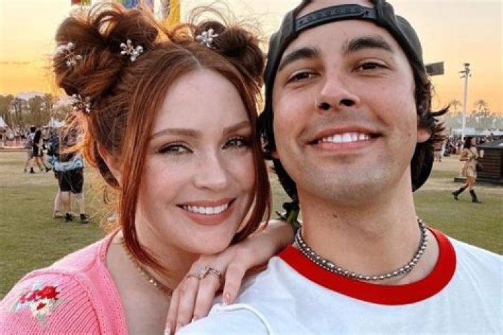 Vic Fuentes – Biography, Height, Age, Girlfriend, Wife, Brother, Family