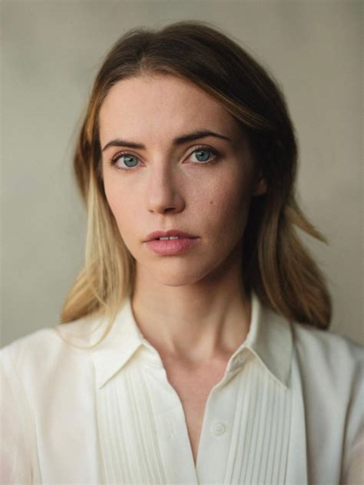 Wallis Currie- Wood Height, Weight, Net Worth, Age, Birthday, Wikipedia, Who, Nationality, Biography