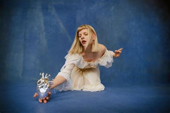 
What Happened To Musician Paulinha Abelha? 