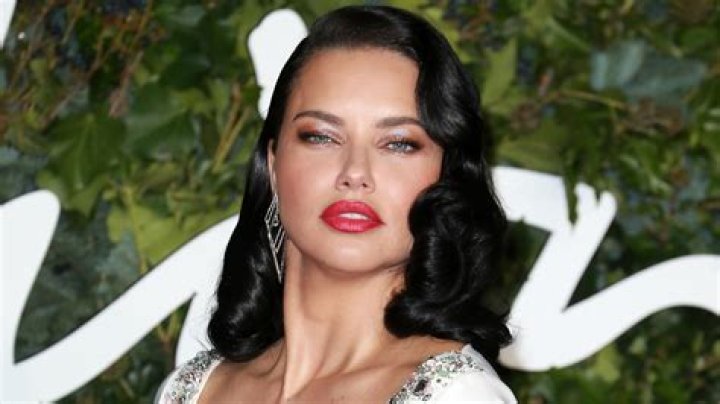 What Is Adriana Lima Doing Now? Weight Gain Or Pregnant – Update 2022