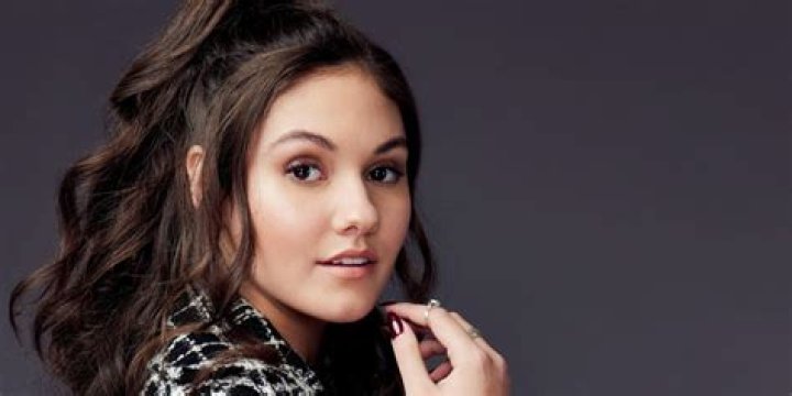 What is Ronni Hawk Net Worth from “Stuck in the Middle”? Her Wiki: Boyfriend, Parents, Politics