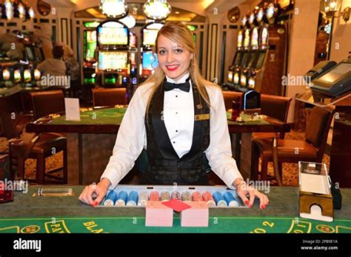 
Who is Estelle Bilson, a dealer in auction rooms, and is she wed to a man? 