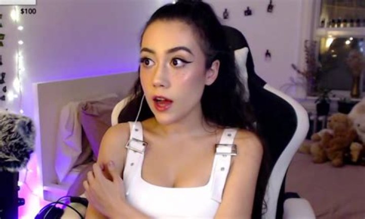 Who Is Peachachoo On Twitch? Age And Real Name Revealed