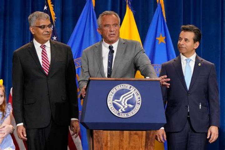 
“You Be Mumu” – Iyanya Slams Troll Who Floored Him For Promoting Davido Reveals Why He’ll Keep Promoting Davido Despite Being His Senior 