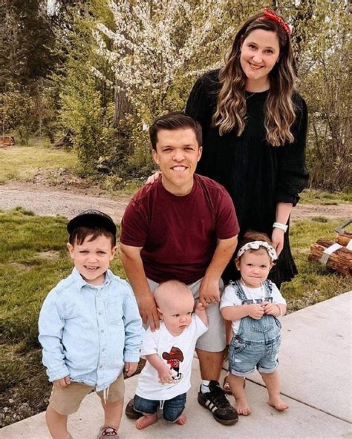 Zach Roloff Bio, Wiki, Age, Height, Wife, Son, Daughter, Job, Dog, House and Net Worth