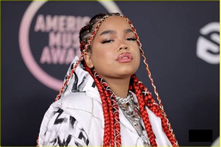 Zoe Wees Biography; Net Worth, Age, Songs, Parents, Real Name, Family And Interview